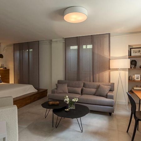 Unique Semi-Basement Stay At The Foot Of The Acropolis Athen Eksteriør billede